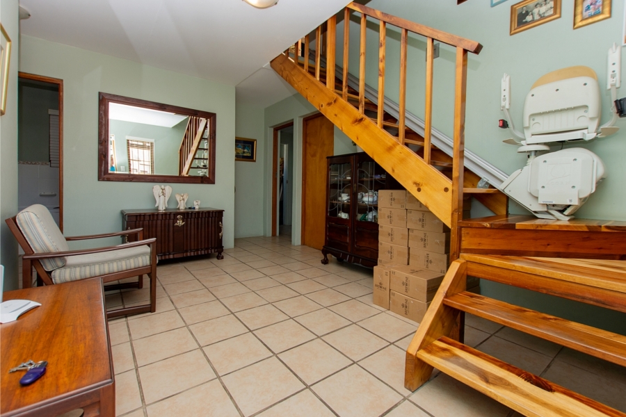 6 Bedroom Property for Sale in Jacobsbaai Western Cape